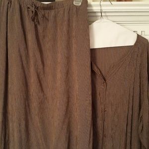 Two piece Jacklyn Smith matching skirt and blouse
